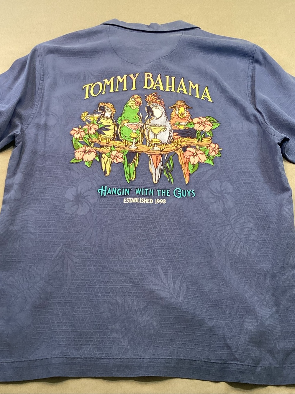 Tommy Bahama “Hangin With The Guys” Silk Embroidered Camp Shirt Men’s Medium EUC